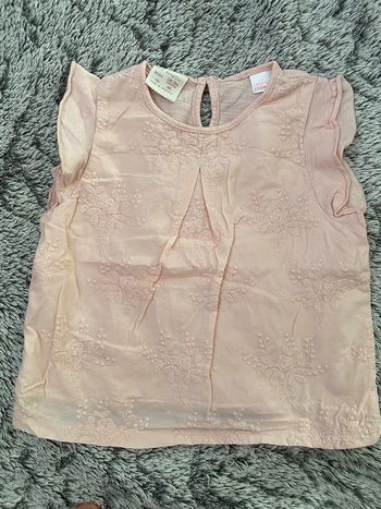 Teeshirt rose pâle avec broderies Zara - taille 18/24 mois