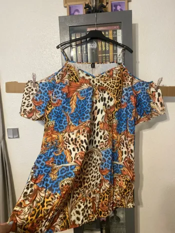 superbe robe épaules dénudées panthère bleu taille 52 neuve shein curve