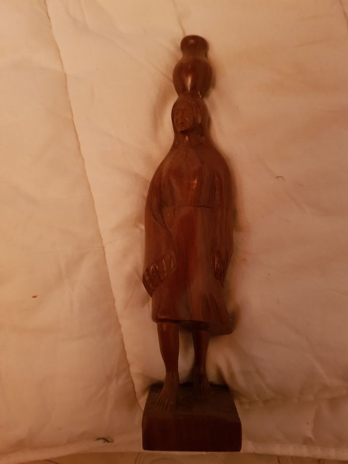 Statuette en bois vintage