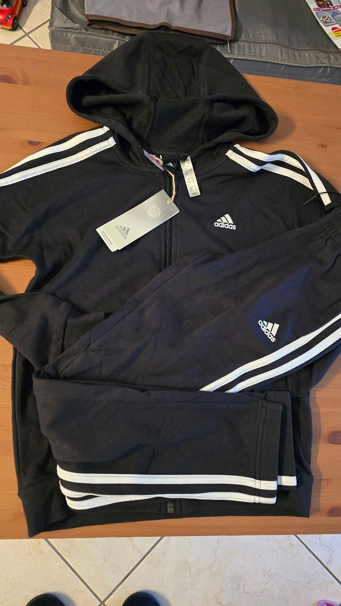 ( Neuf non porté)  🏷🥰➡️survetement unisex adidas 10 ans 🥰😍