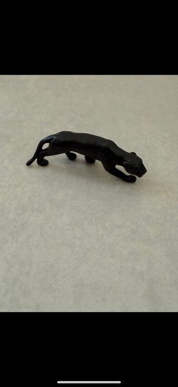 Figurine panthère noire