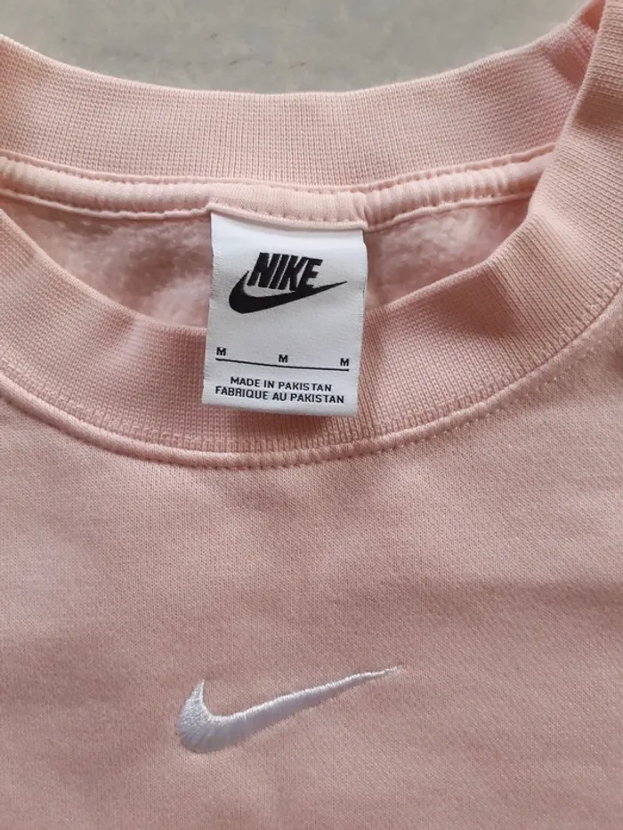 Pull rose Nike - photo numéro 5
