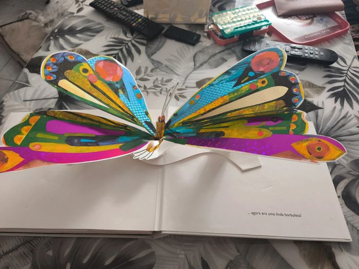 Album la chenille qui fait des trous en espagnol - photo numéro 5