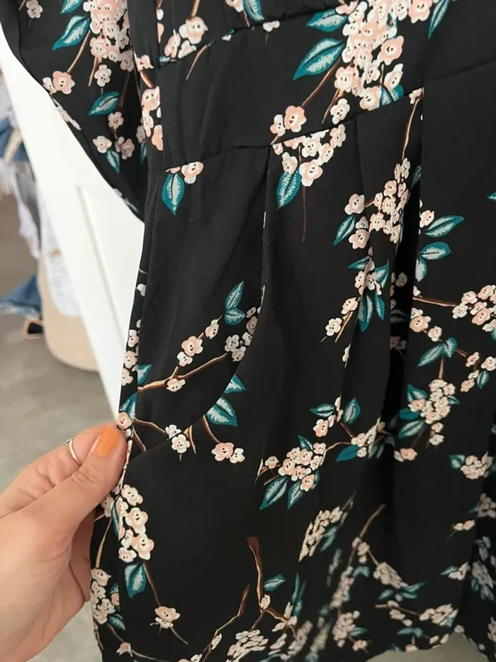 Robe noire à fleur - photo numéro 4