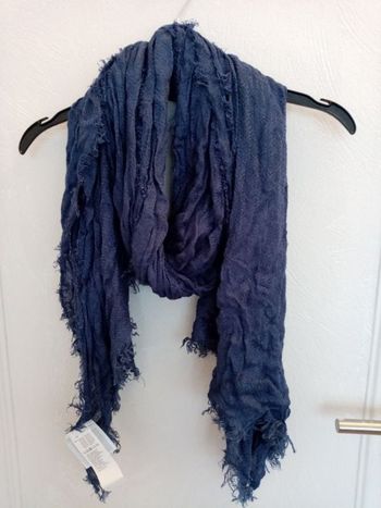 Echarpe bleu foncé