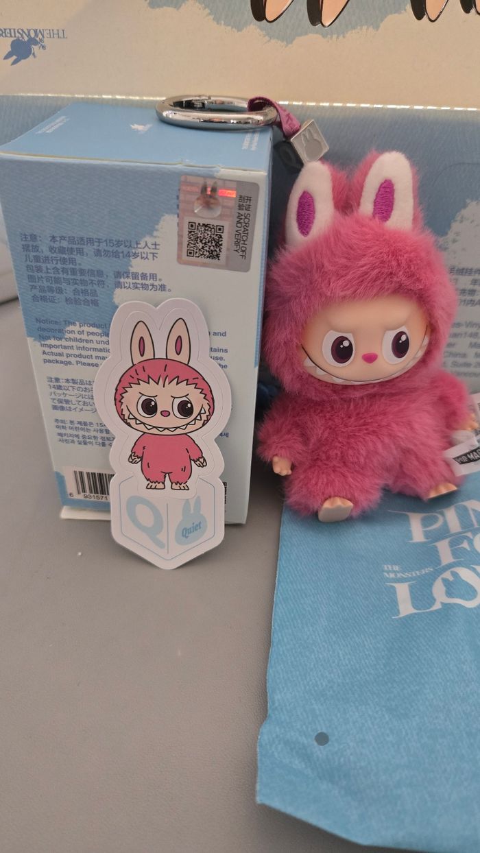 Labubu Pin for Love- Lettre Q - PopMart