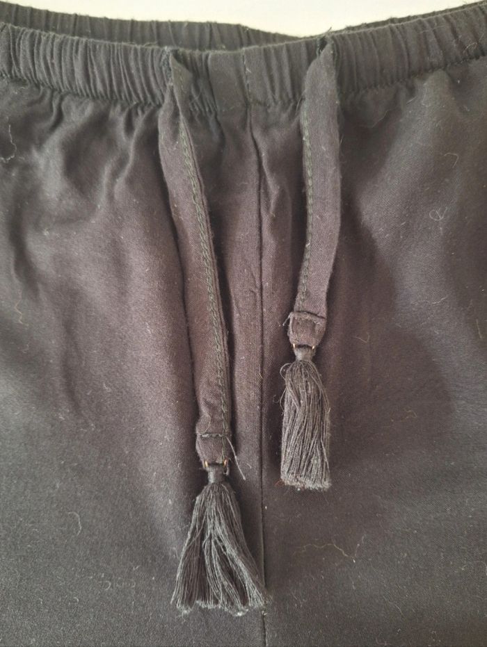 Short fluide noir idéal pour le sport - photo numéro 2