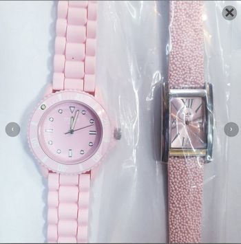 Neuves!  Montres roses l'une ou l'autre