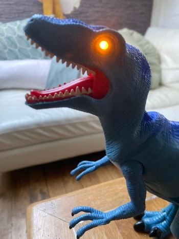 Grand Dinosaure bleu interactif 52 cm CE