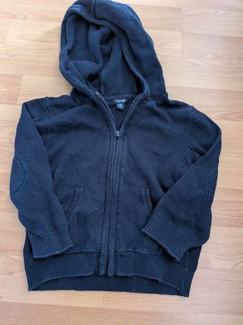 Gilet à capuche noir Kiabi – 24 mois (2 ans) 🖤