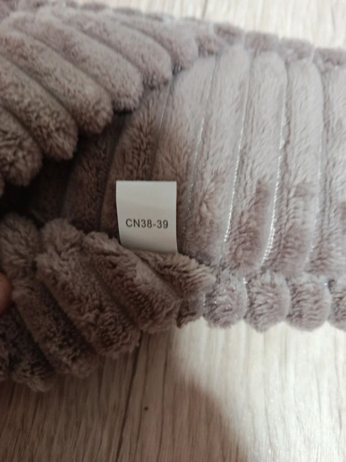 Chaussons neufs T39 - photo numéro 3