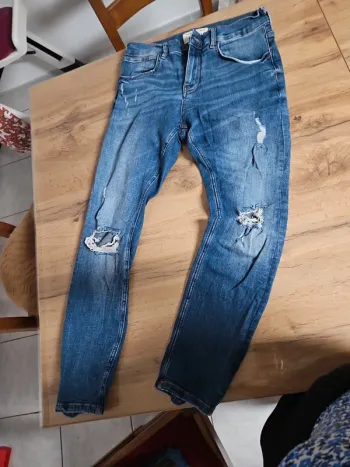 Jeans troué taille 40 pull & bear