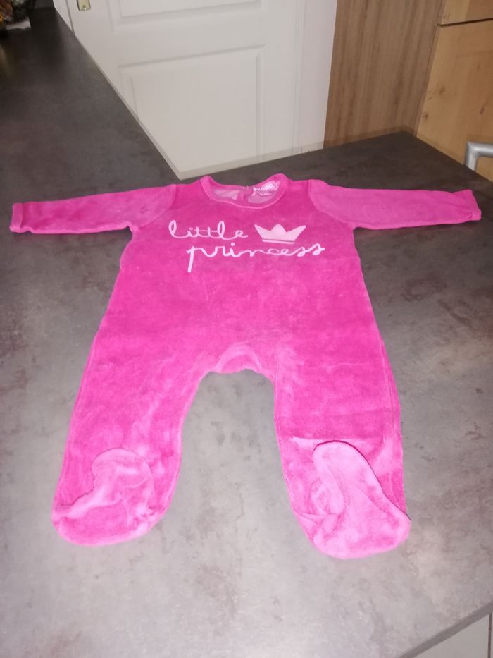 Lot A de 7 vêtements fille 6 mois - photo numéro 2