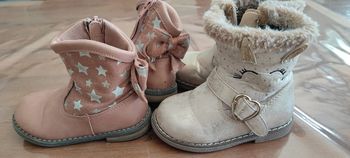 Lot 2 paires de bottines T22