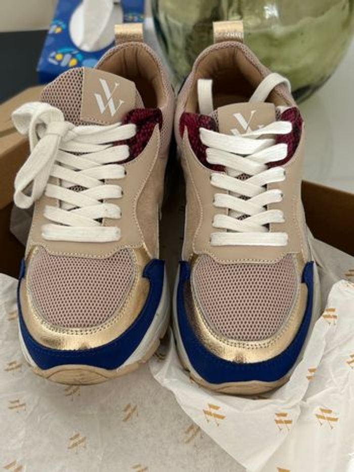 Baskets femme Vanessa Wu / taille 37 - photo numéro 3