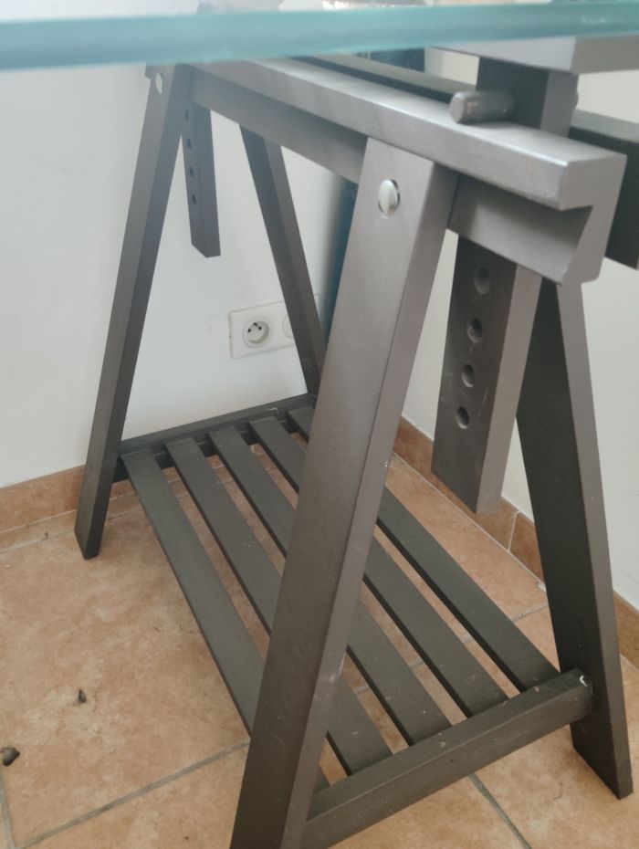 Table de salle à manger en verre épais avec inscription - photo numéro 3