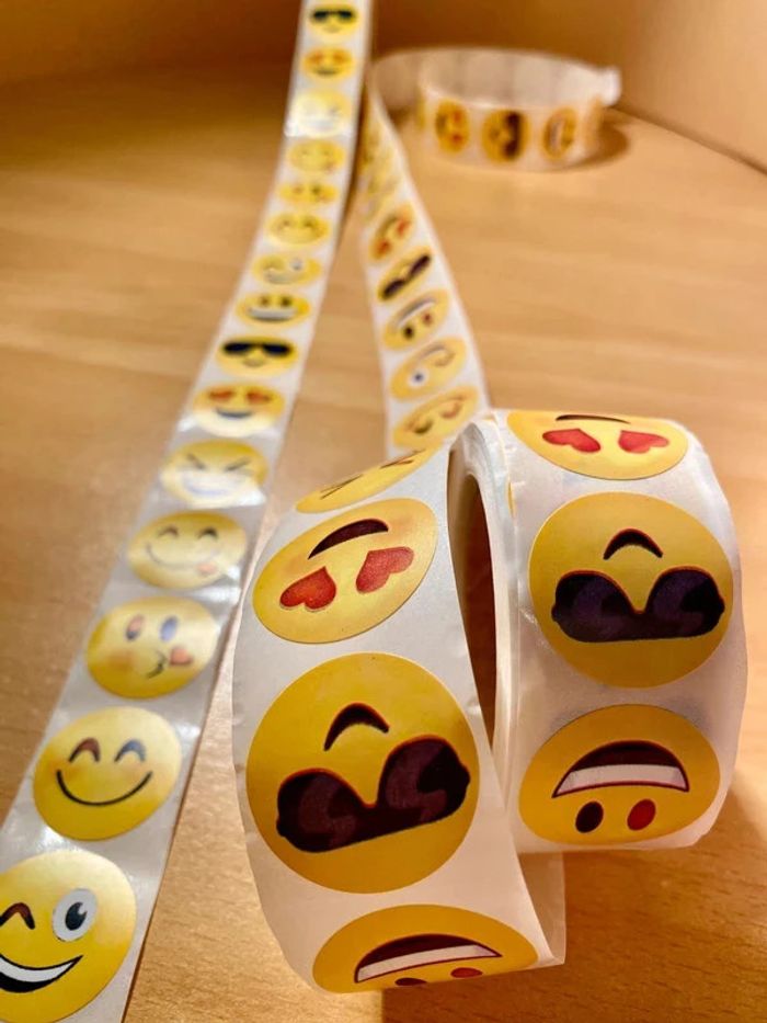 1000 autocollants gommettes smileys 8 motifs NЕUF - photo numéro 2