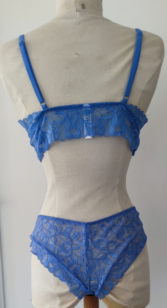 Soutien-gorge et tanga couleur bleu taille XL 46/48 marque Primark. Lingerie pour femme - photo numéro 2