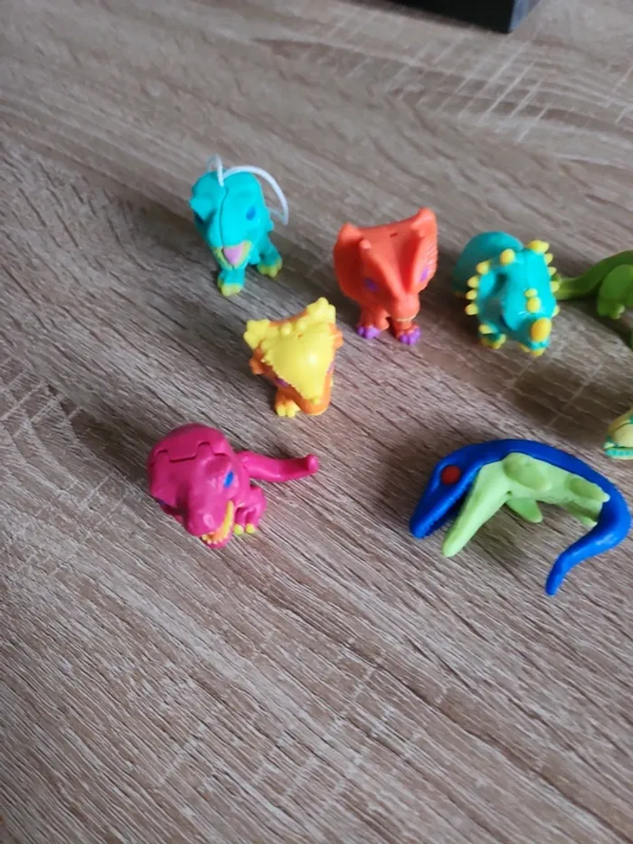 Lots de dinosaures kinder - photo numéro 2