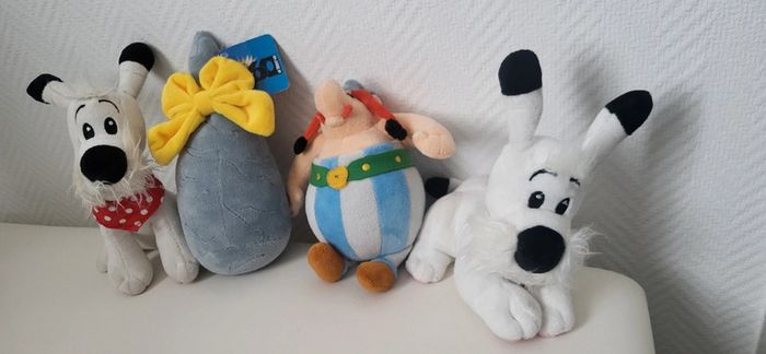 Lot 4 peluche de cher asterix