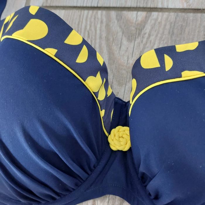 Haut de maillot de bain bleu marine et jaune - Taille 95E Lise Charmel - photo numéro 3