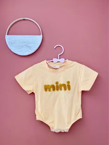 🧡 Body “mini” moutarde – 3-6 mois