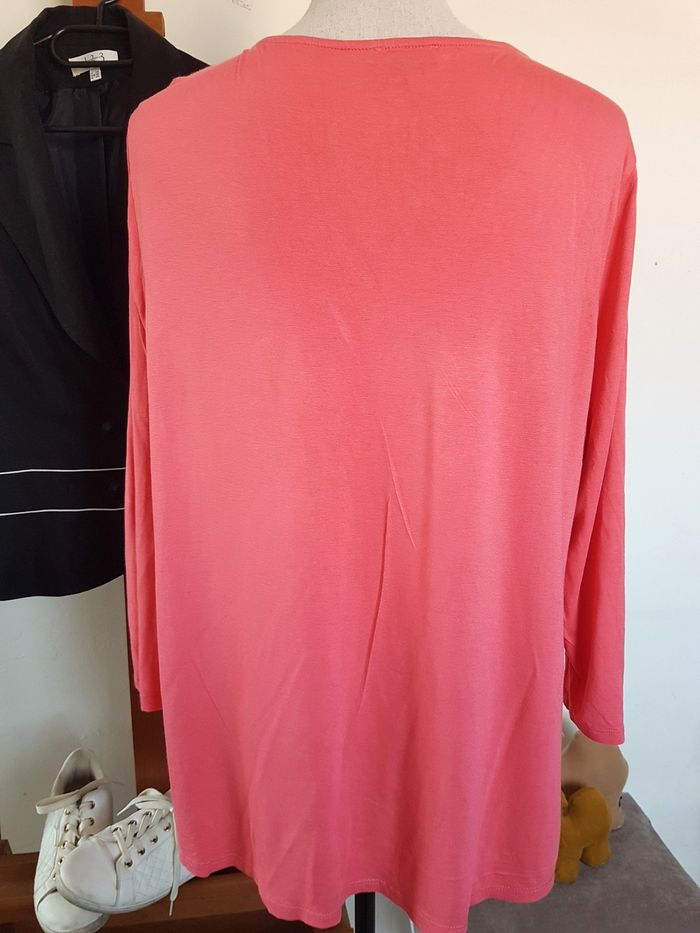Veste femme rose, petits motifs noirs et jaunes. Grain de Malice. Taille XL. 50cm aux aisselles. - photo numéro 3