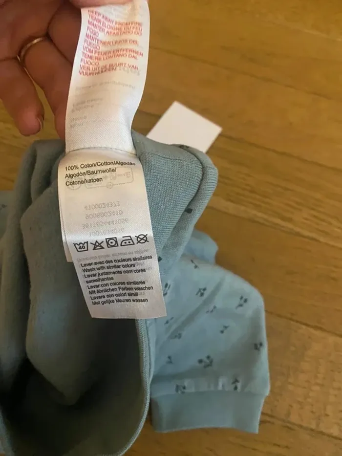 Sweat fin vert avec motif cerises 9 mois Vertbaudet neuf avec étiquette - photo numéro 5