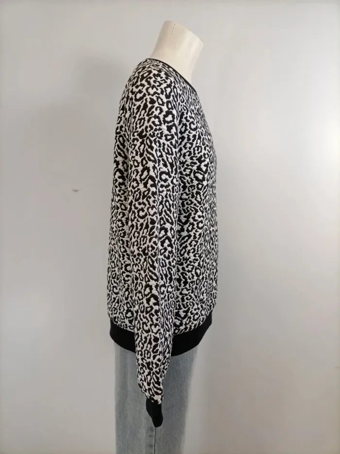 Pull Leopard Noir et Blanc - taille M bord côte Noir (A989) - photo numéro 5