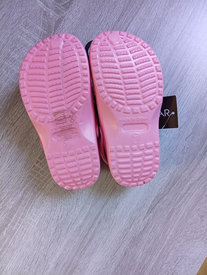 Jolie paire de Crocs - photo numéro 4