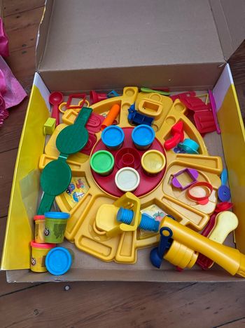 Station de création pâte à modeler 