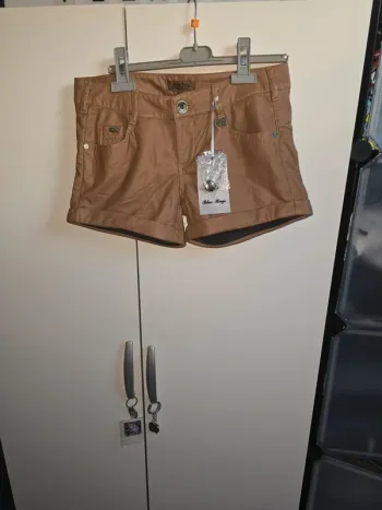 Short cuir