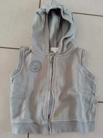 Veste à capuche sans manches