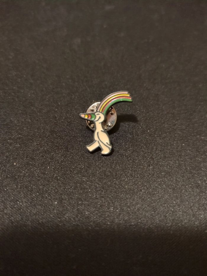 Pin's Mascotte expo Universelle Séville 92 signé Bertoni