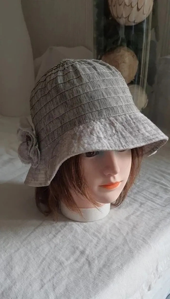 Bob femme "1930" Gris moucheté+ fleur - photo numéro 1