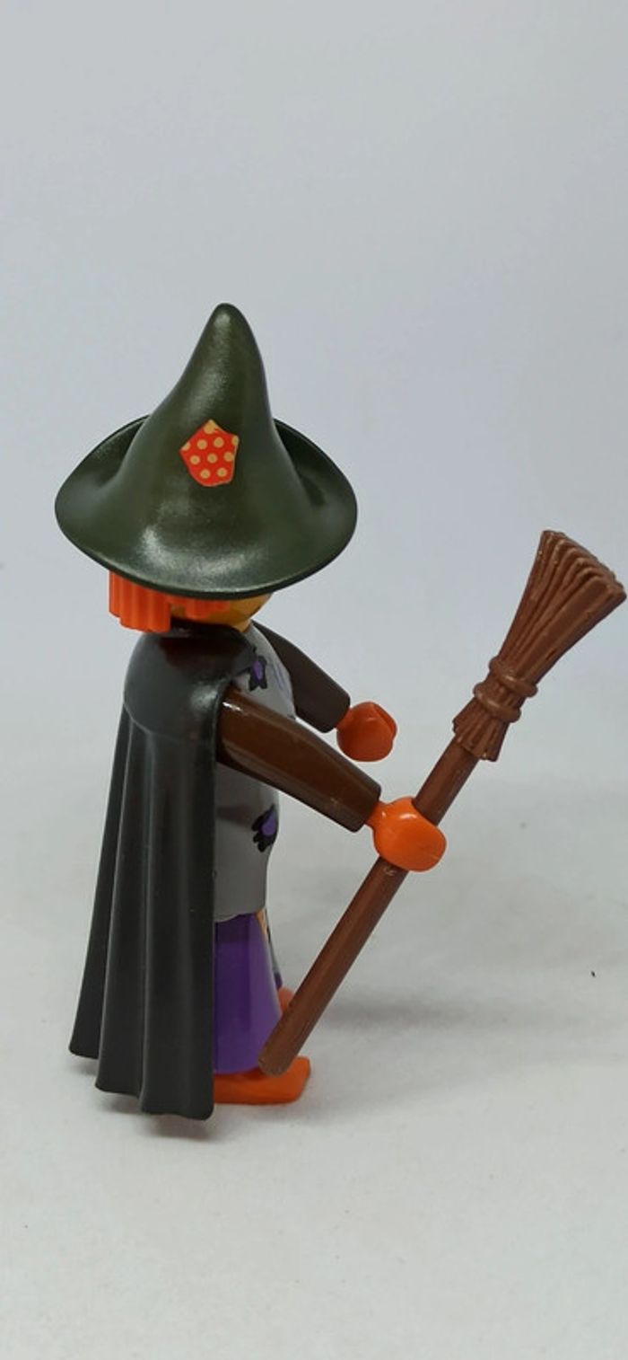 Femme sorcière avec cape noire et balai marron playmobil - photo numéro 4