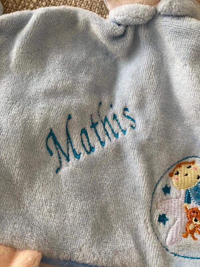 Peluche doudou plat 21cm Maxita poupée garçon bleu Mathis très bon état - photo numéro 3