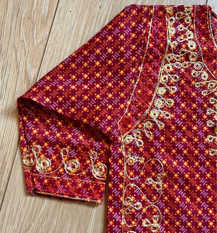 Robe traditionnelle brodée 4-6 ans neuve - photo numéro 3