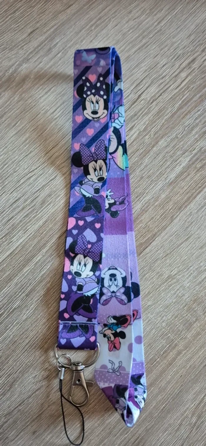 Porte carte d'identité Minnie avec lanière fantaisie. - photo numéro 3