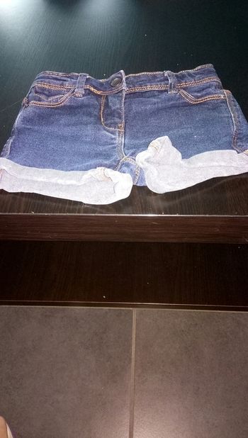 Short fille