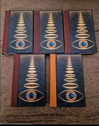 5 livres OVNI et Extra-terrestres 1977.