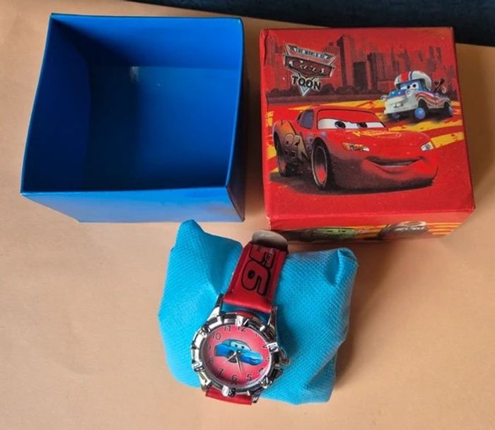 🎁 Montre Cars Lightning McQueen, Le cadeau turbo pour Noël ! 🚗 - photo numéro 3