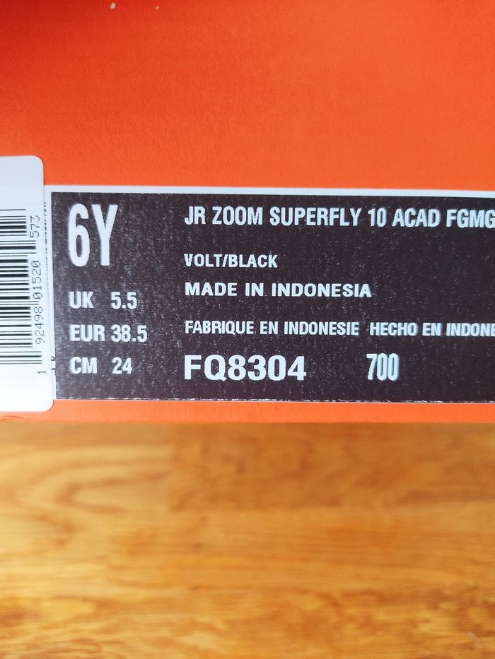 Crampons Nike T 38.5 - photo numéro 8
