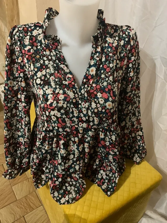 Blouse By One taille S/M fleurie évasée manches longues