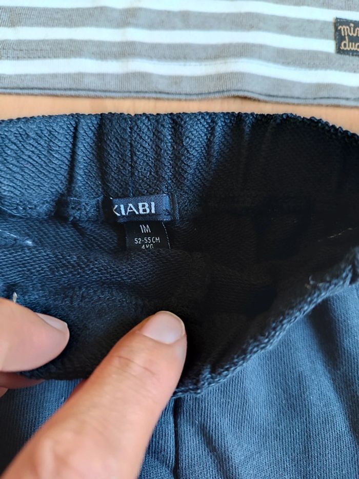 Lot tenue neuve pantalon + t-shirt manches longues col tunisien Kiabi en 1M - photo numéro 4