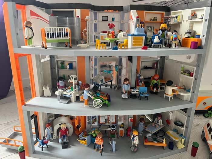 Playmobil hôpital 3 niveaux + helisurface - photo numéro 9