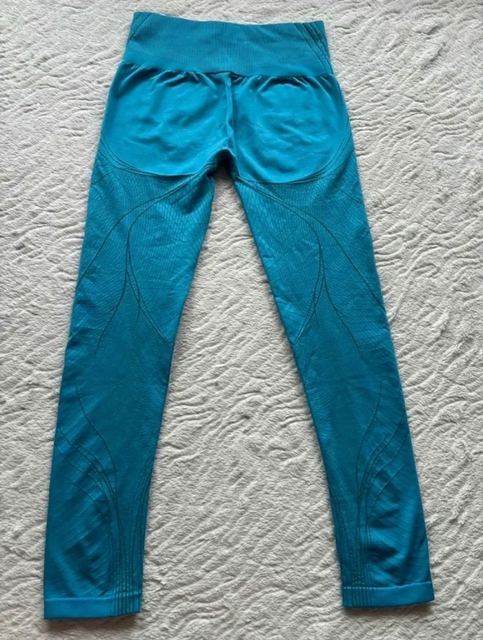Ensemble Gymshark Apex Seamless Femme Bleu – Brassière L + Legging M – Comme Neuf – Valeur 102€ - photo numéro 17
