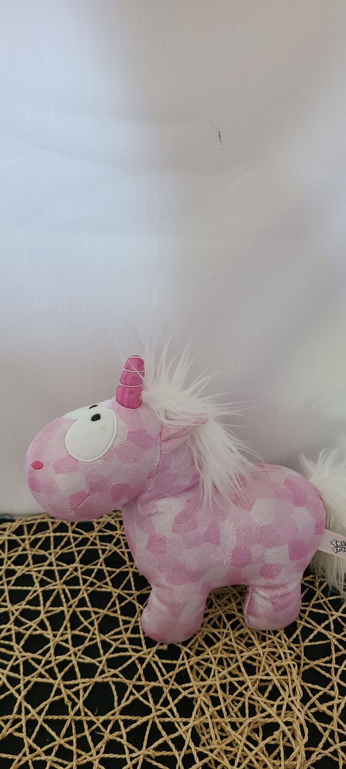 Pink Diamond, la peluche licorne de NICI, avec sa fourrure rose moelleuse et ses détails scintillant - photo numéro 6