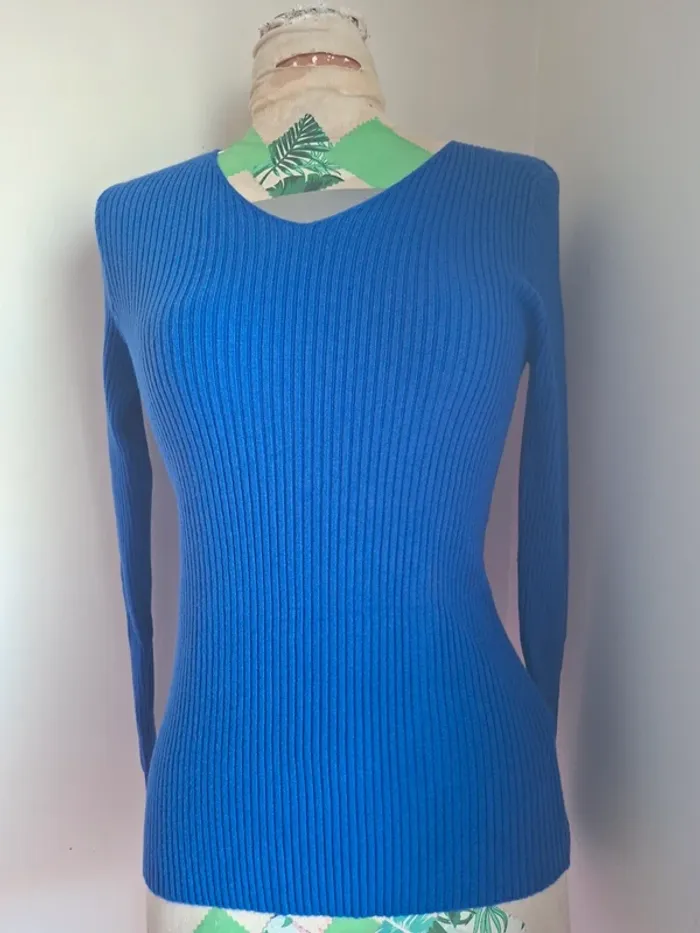 Pull côtelé bleu vif col V Sensations TU