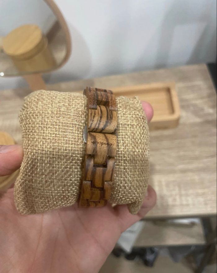 Montre en bois de noyer - photo numéro 4